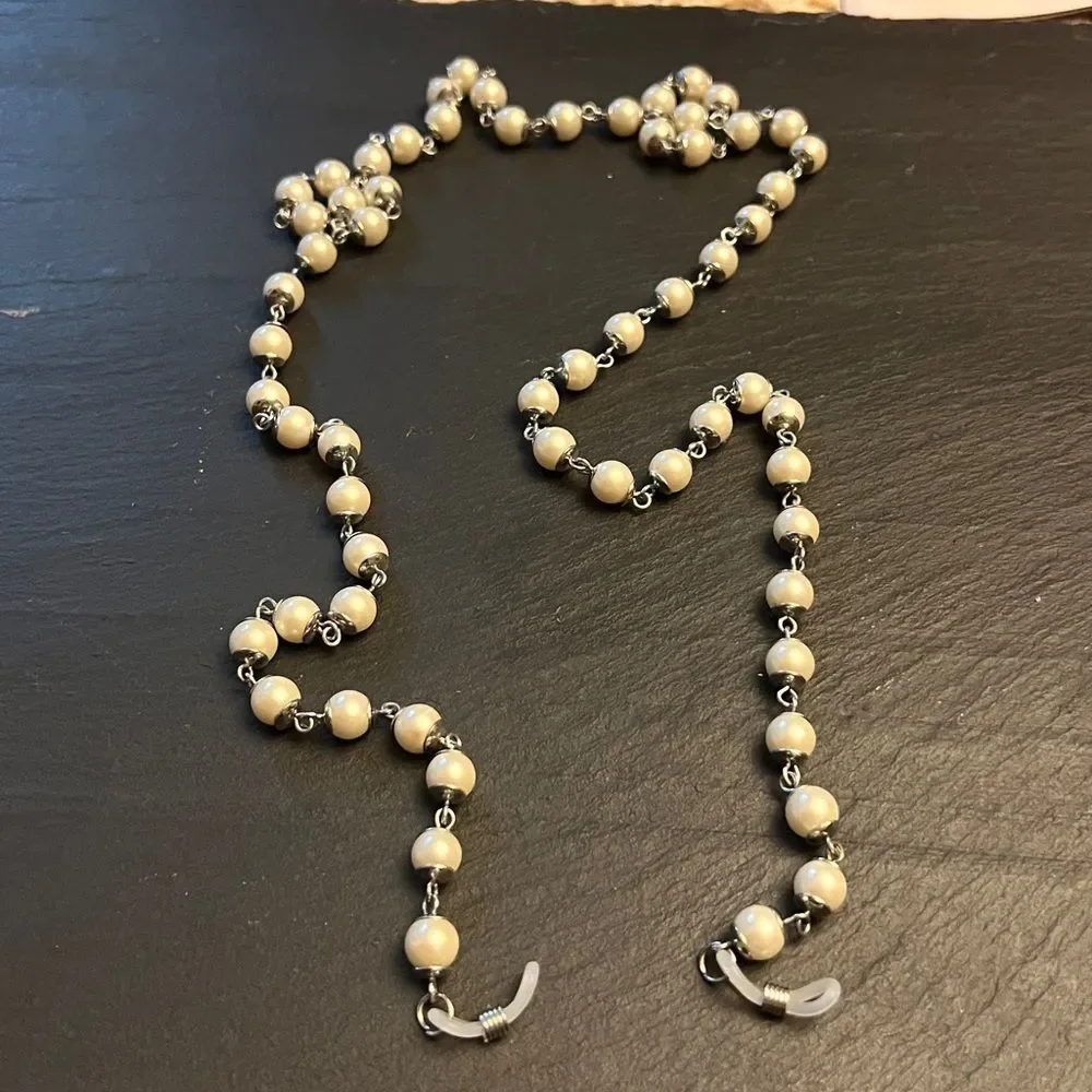 🌙 Handcrafted Vintage Silver and pearl Eyeglass Chain - Unique & Stylish 🌙